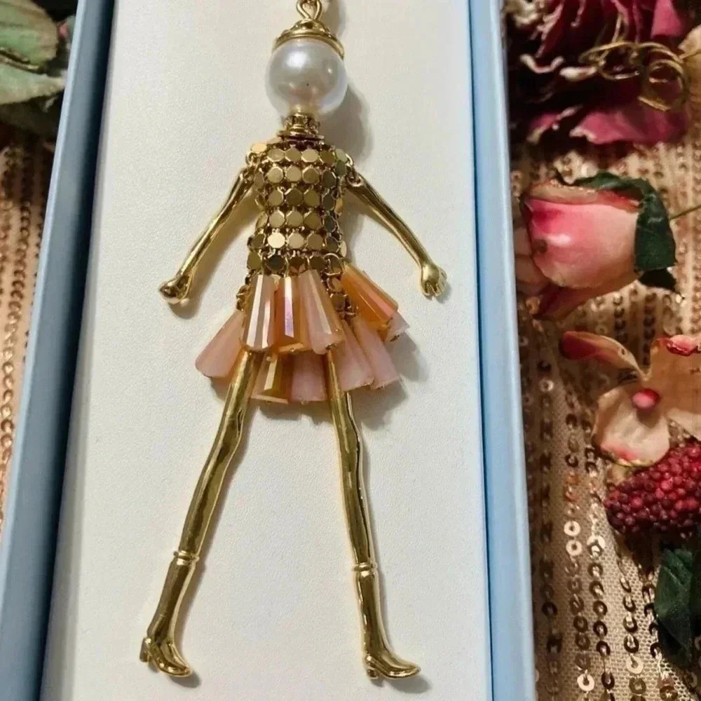 NWT C& C CALIFORNIA GIRL PENDANT NECKLACE